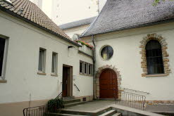 Eingang Sakristei und Seiteneingang Kirche